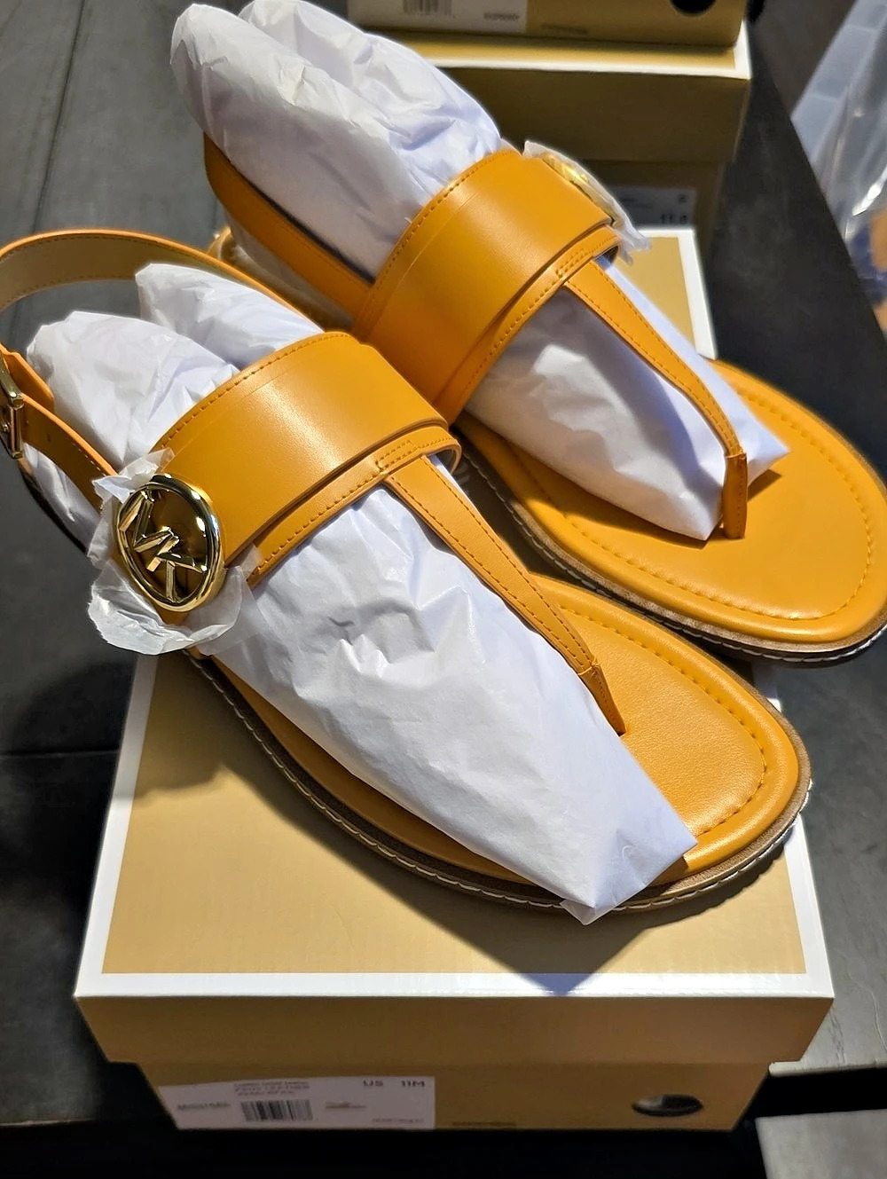 Michael Kors Carmen Thong Leather Sandal Honeywheat Yellow NIB